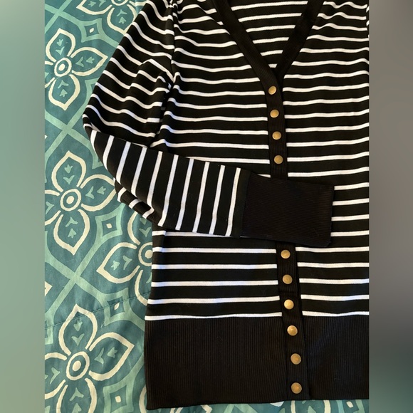Coco and Main Women’s Striped Snap Down Cardigan sweater size M - Picture 3 of 4